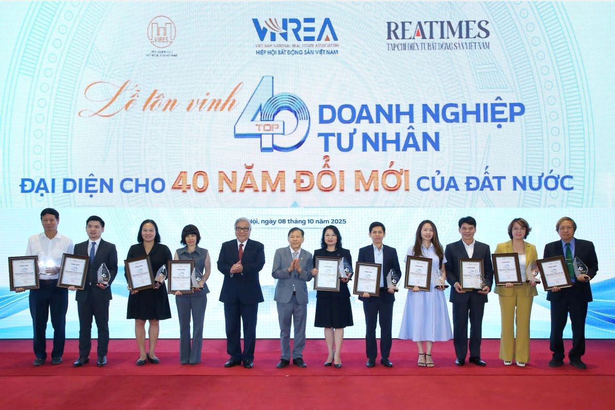 top-403-1760003122.jpg