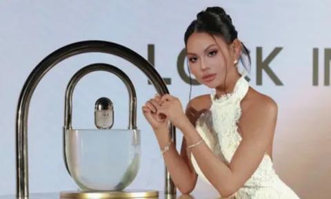 BÍ QUYẾT “KHOÁ SẮC TRẺ” CÙNG DÒNG TINH CHẤT SK-II MỚI QUA TRẢI NGHIỆM CỦA VŨ ANH THƯ