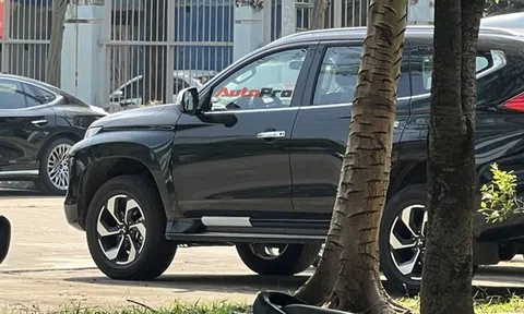 Mitsubishi Pajero Sport mới lộ ảnh tại Việt Nam: Thiết kế tinh chỉnh, dễ có động cơ và hộp số mới