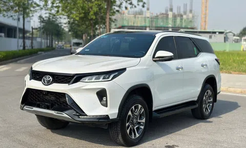 Đại lý báo Toyota Fortuner Legender thêm bản máy xăng tại Việt Nam: Đắt hơn máy dầu 5-45 triệu, bán ra tháng sau cạnh tranh Everest