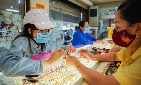 Giá vàng miếng mất mốc 120 triệu đồng/lượng