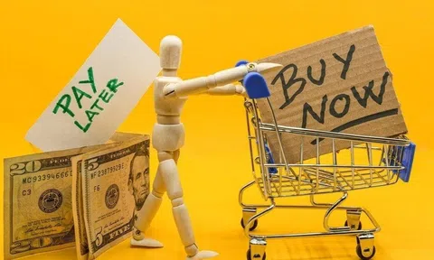 Người Mỹ "trả góp" cả nhu yếu phẩm: Khủng hoảng đang tới gần?