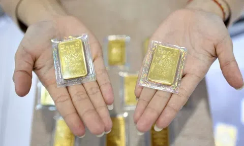 Giá vàng tiếp tục lao dốc
