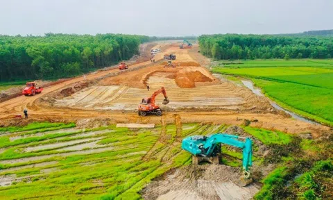 Tiến độ giải ngân, giải phóng mặt bằng chậm, Bộ Xây dựng nhắc nhở 11 địa phương và Ban Quản lý dự án Hàng hải và đường thủy