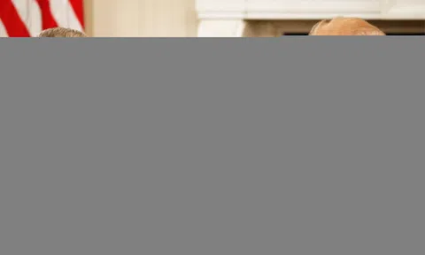 Ông Trump yêu cầu Apple nộp 25% thuế với iPhone không sản xuất ở Mỹ