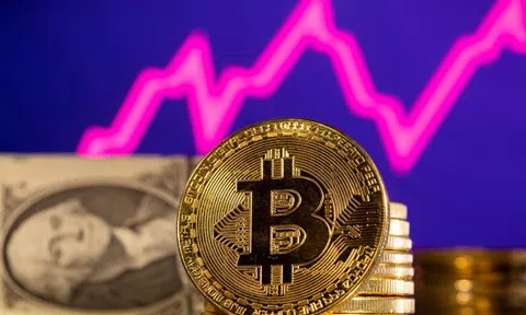 Giá Bitcoin bất ngờ áp sát đỉnh mọi thời đại