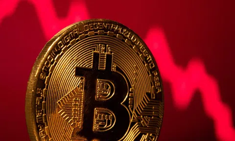 Giá Bitcoin lao dốc