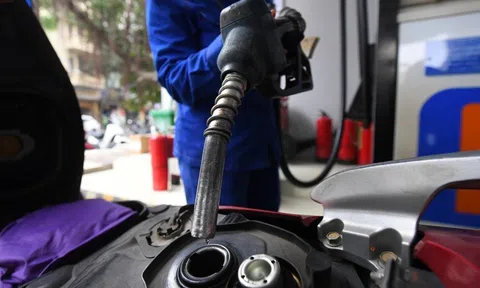 Điều gì khiến giá xăng dầu tăng, có loại tăng tới gần 1.500 đồng/lít?