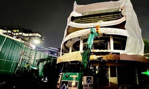 Hà Nội phá dỡ tòa nhà 'Hàm cá mập' trong 20 ngày