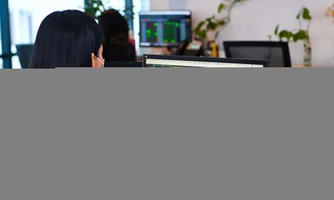 Chứng khoán bị chốt lời