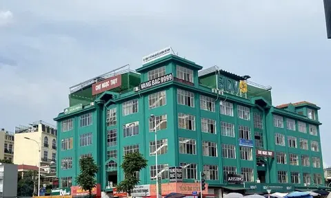 Hà Nội: Lãng phí khu chợ khang trang 5 tầng nhưng 4 tầng để không