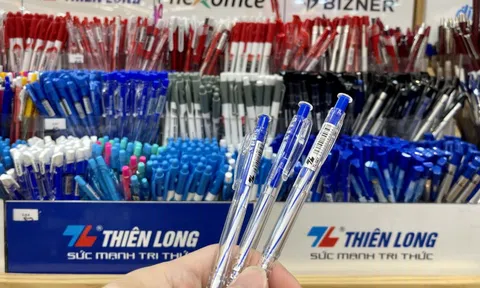 Cổ phiếu hãng bút bi tăng mạnh sau khi mua lại chuỗi nhà sách