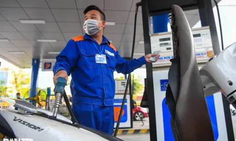 Giá xăng giảm hơn 1.200 đồng/lít
