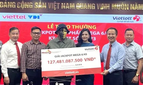 Người đàn ông TP.HCM trúng độc đắc 127 tỷ nhờ dãy số từ phiếu giảm giá