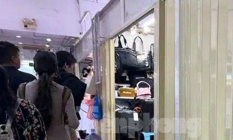 Cửa khép, hàng ra sau tấm ảnh: Mua bán kiểu 'chỉ có ở Saigon Square'