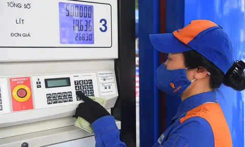 Giá xăng dầu đồng loạt tăng, có loại tăng hơn 400 đồng/lít