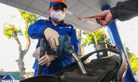 Giá xăng ngày mai tăng trở lại?