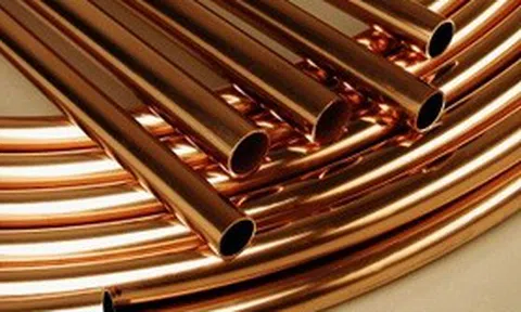 Tổng thống Trump nói sắp áp thuế 50% đồng nhập khẩu, giá vọt lên mức kỷ lục