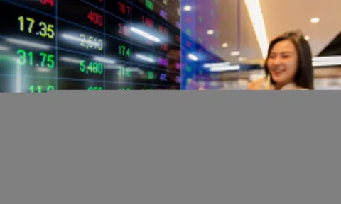Cổ phiếu Vingroup tăng mạnh, VN-Index áp sát đỉnh lịch sử