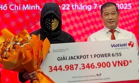 Người ẵm giải độc đắc lớn nhất từ trước đến nay: Vợ tôi sốc, không tin nổi