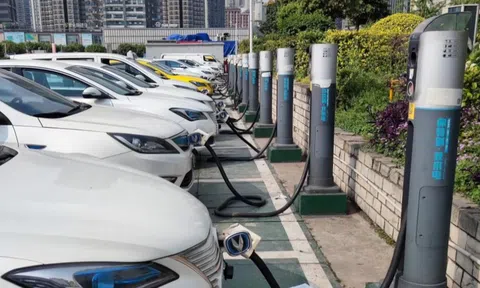 Quốc gia châu Á là 'vua trạm sạc xe điện': Nhiều gấp 9 lần Mỹ, chênh lệch hàng chục lần so với châu Âu, mạng lưới sạc siêu nhanh gây 'sốc'