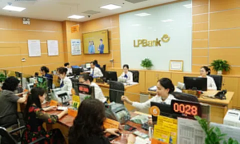 Một ngân hàng cắt giảm gần 2.000 nhân viên sau nửa năm