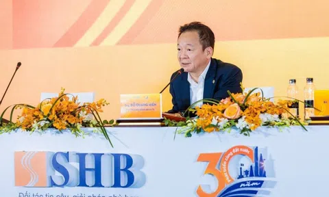 Tiền 'chảy' vào ngân hàng bầu Hiển