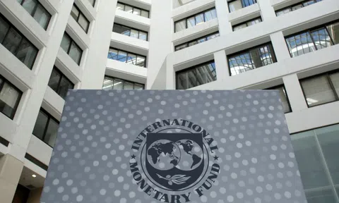 IMF nâng dự báo tăng trưởng toàn cầu, song cảnh báo hiểm họa thuế quan