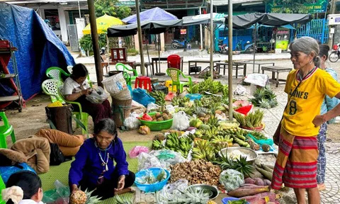 Độc lạ 'chợ 5 ngàn' ở Đà Nẵng