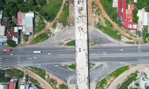 Gấp rút thi công tuyến đường kết nối cảng với khu công nghiệp