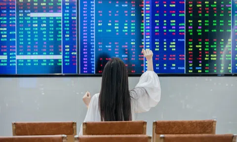 Tăng không ngừng nghỉ, VN-Index sắp vượt 1.700 điểm