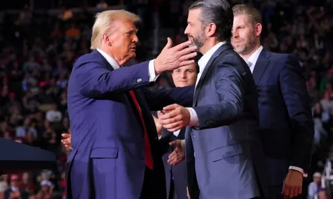 Rò rỉ số điện thoại của Thủ tướng Australia và Donald Trump Jr.