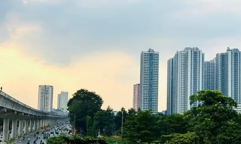 Bất động sản tăng giá “vô lý”: Khi chiếc xe máy chỉ đổi được... “một khung cửa sổ đẹp”