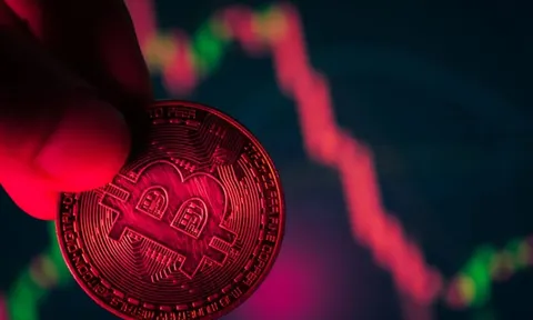 Bitcoin chật vật, nhà đầu tư 'tháo chạy' khỏi sàn