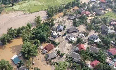 Hơn 100.000 khối cát trôi vào làng, chính quyền xin lập mỏ để bán đấu giá