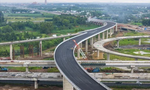 Cao tốc Biên Hòa - Vũng Tàu qua Đồng Nai đã thảm nhựa nhiều đoạn