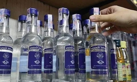 Chưa kịp mừng, chủ hãng rượu Vodka Hà Nội lại chìm trong lỗ