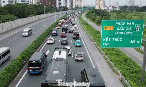 Hiện trạng quá tải trên cao tốc Pháp Vân - Cầu Giẽ sắp mở rộng lên 12 làn xe