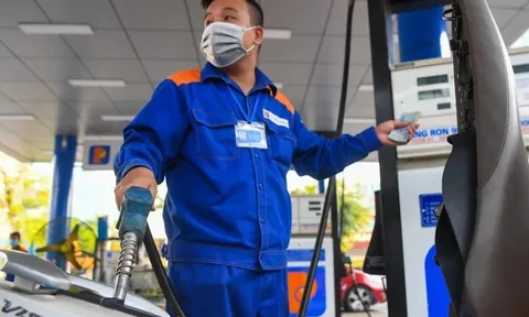 Dự báo giá xăng dầu ngày mai đồng loạt tăng mạnh