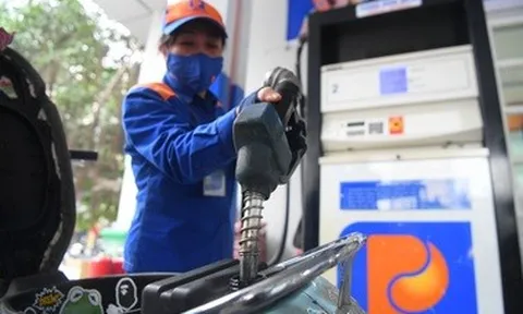 Giá xăng dầu tăng mạnh, có loại tăng hơn 1.300 đồng/lít