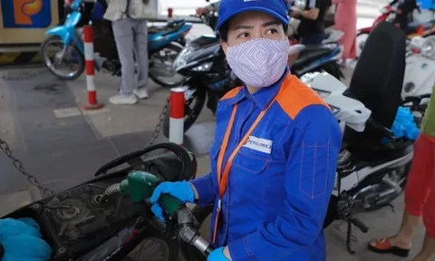 Giá xăng quay đầu giảm