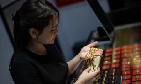 Giá vàng tăng 4 triệu/lượng sau 2 ngày, người đu đỉnh vẫn lỗ nặng