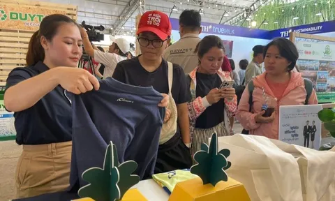 Sản phẩm tái chế hút giới trẻ tại Ngày hội Việt Nam Xanh