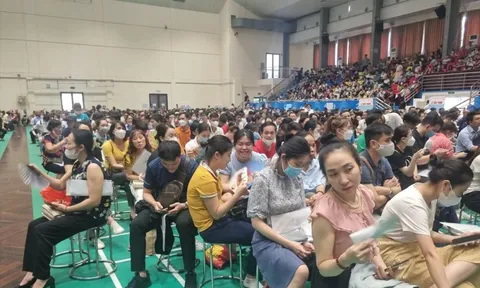 Cách chấm dứt cảnh hàng nghìn người chen chân nộp hồ sơ và 'bốc thăm may rủi' mua NƠXH?