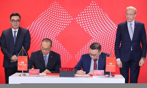 Techcombank 'bắt tay' phân phối bảo hiểm cho Techcom Life