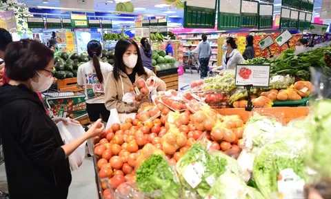 Giá rau củ tăng chóng mặt sau bão, siêu thị xoay xở nguồn cung