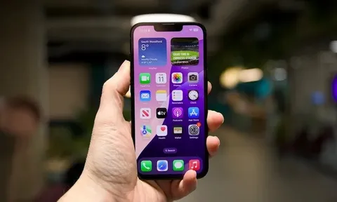 Kỳ lạ mẫu iPhone bị người Việt "bỏ rơi": Mới ra mắt vài tháng giá đã giảm 5 triệu, vậy mà vẫn không ai mua!