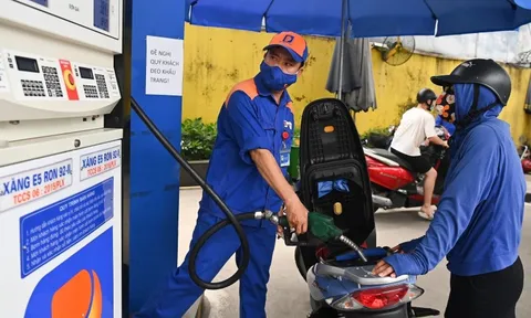 Giá xăng tăng mạnh