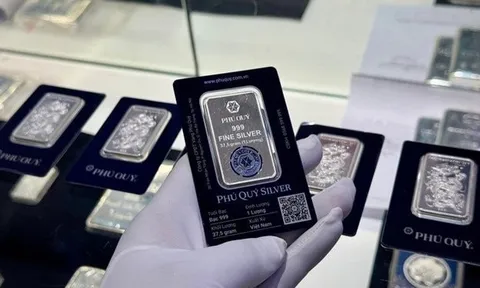 Bạc tăng mạnh chưa từng thấy, mức tăng vượt xa giá vàng