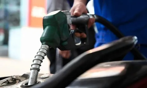 Giá xăng dầu giảm mạnh